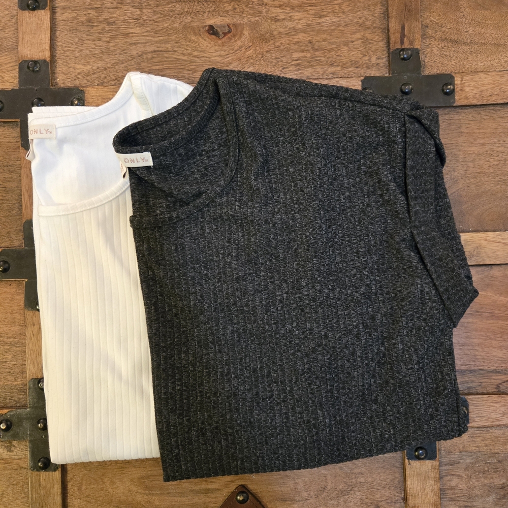 Bundle Of 2 NWOT Gray and White Ribbed Tees